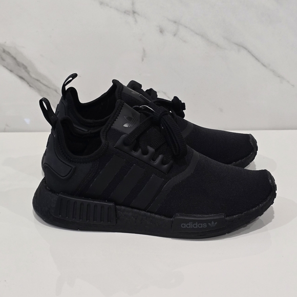 Adidas | Black Sneakers Unisex Size W7 - Picture 4 of 10